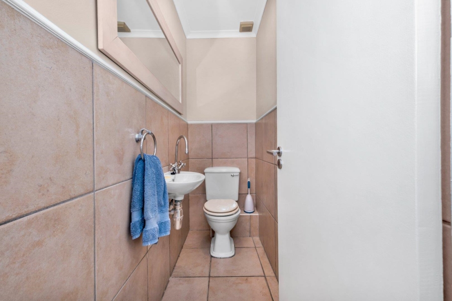 4 Bedroom Property for Sale in Bantry Bay Western Cape